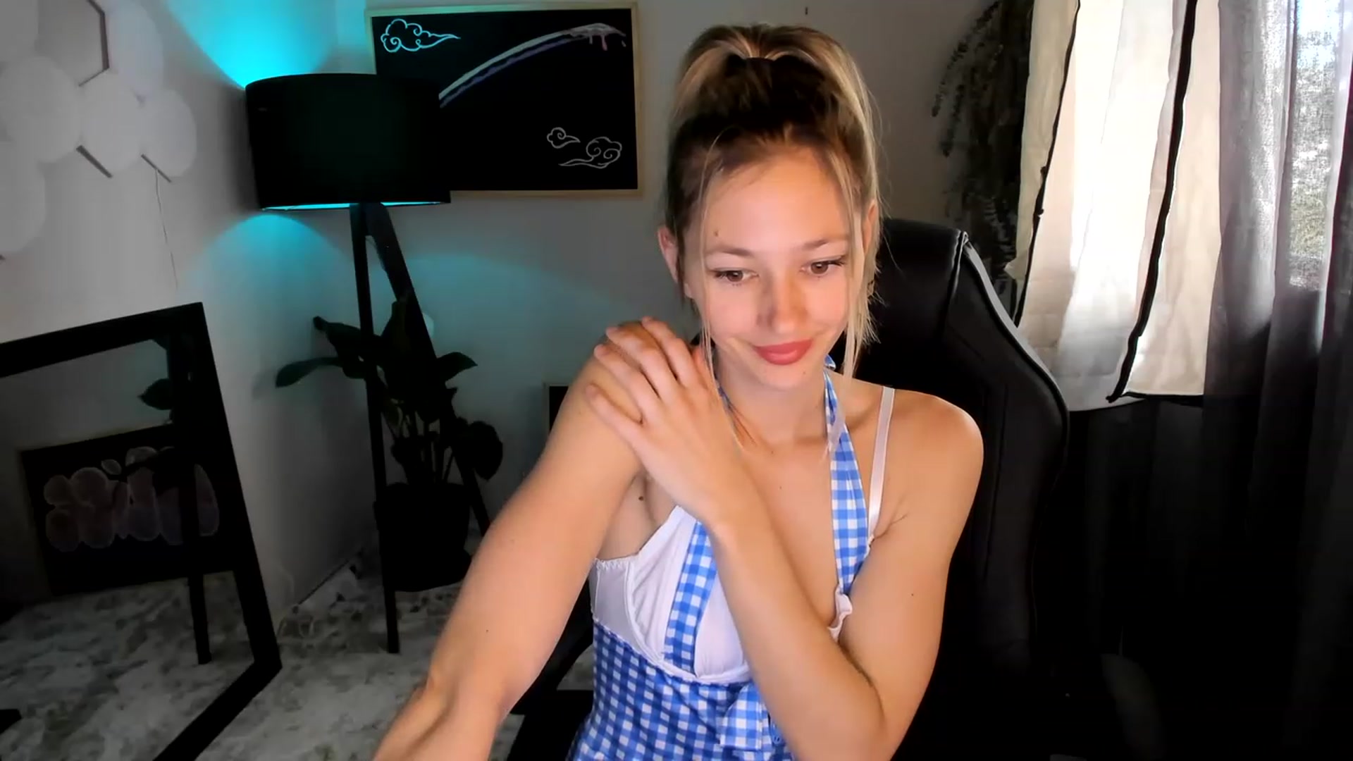 Gallery image thumbnail from Alice_NZ's myfreecams stream on, 02/07/2023, 03:51 image 14 of 20
