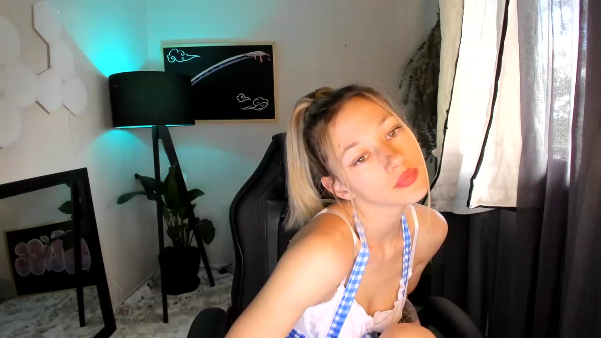 Gallery image thumbnail from Alice_NZ's myfreecams stream on, 02/07/2023, 04:12 image 7 of 20