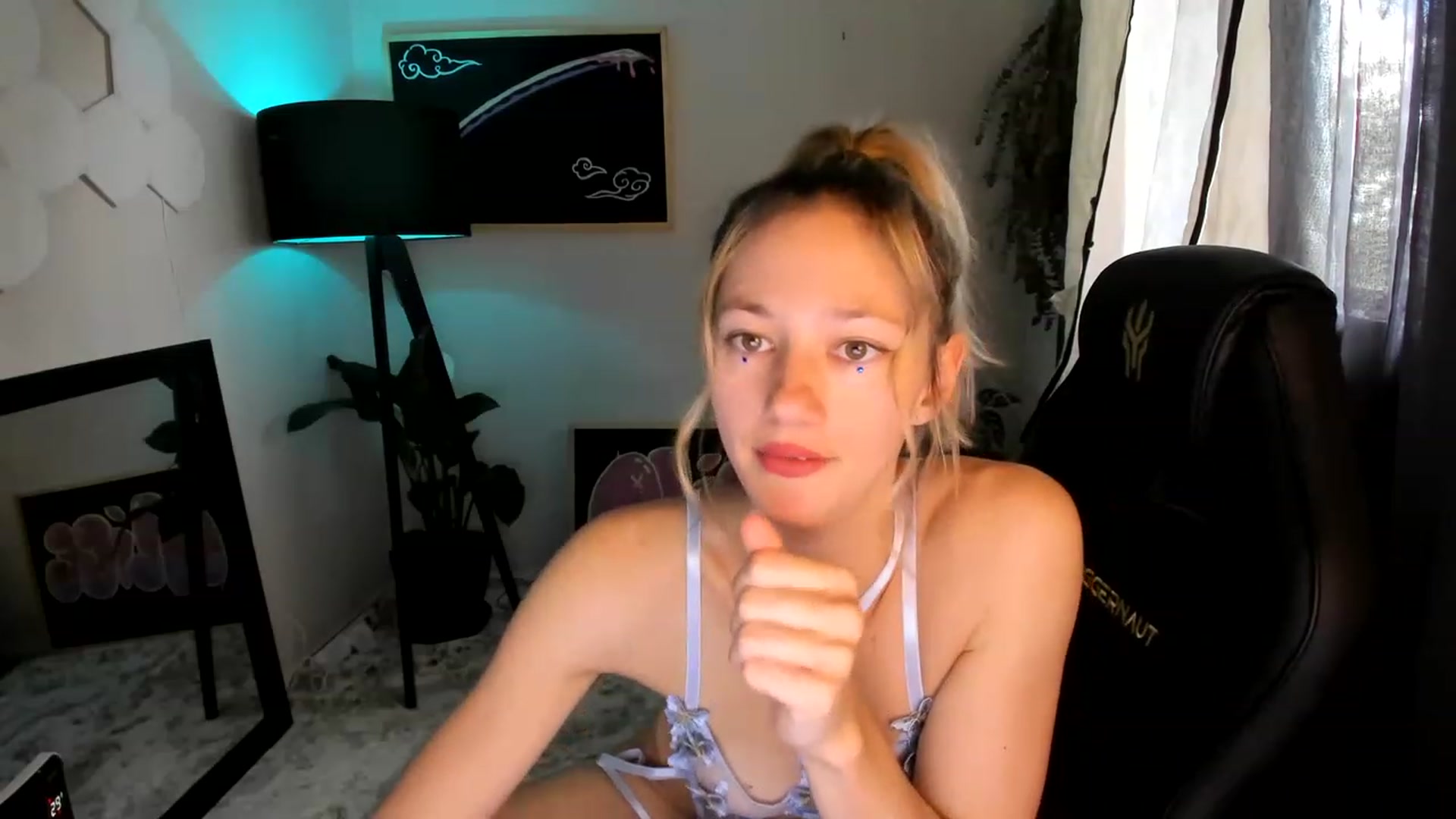 Gallery image thumbnail from Alice_NZ's myfreecams stream on, 02/08/2023, 24:03 image 9 of 20