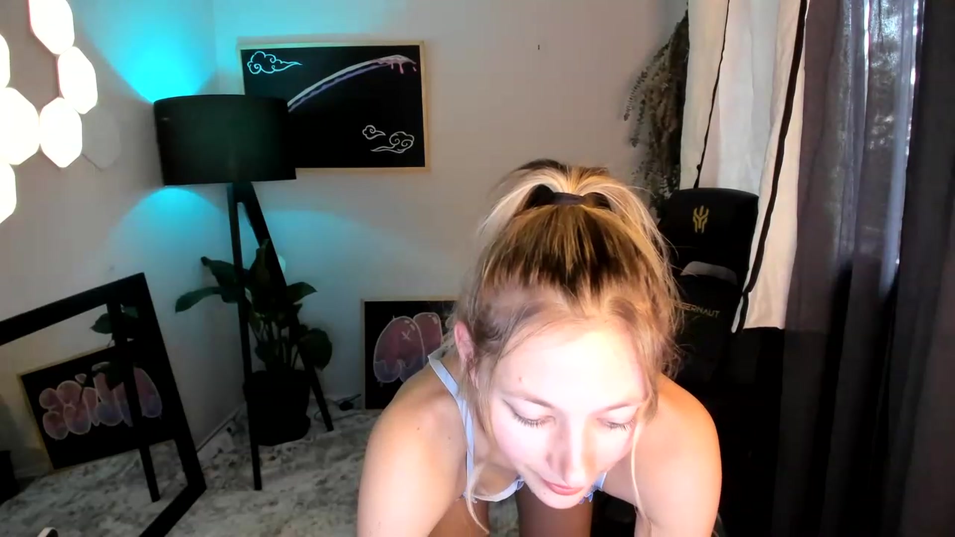 Gallery image thumbnail from Alice_NZ's myfreecams stream on, 02/08/2023, 08:30 image 8 of 20
