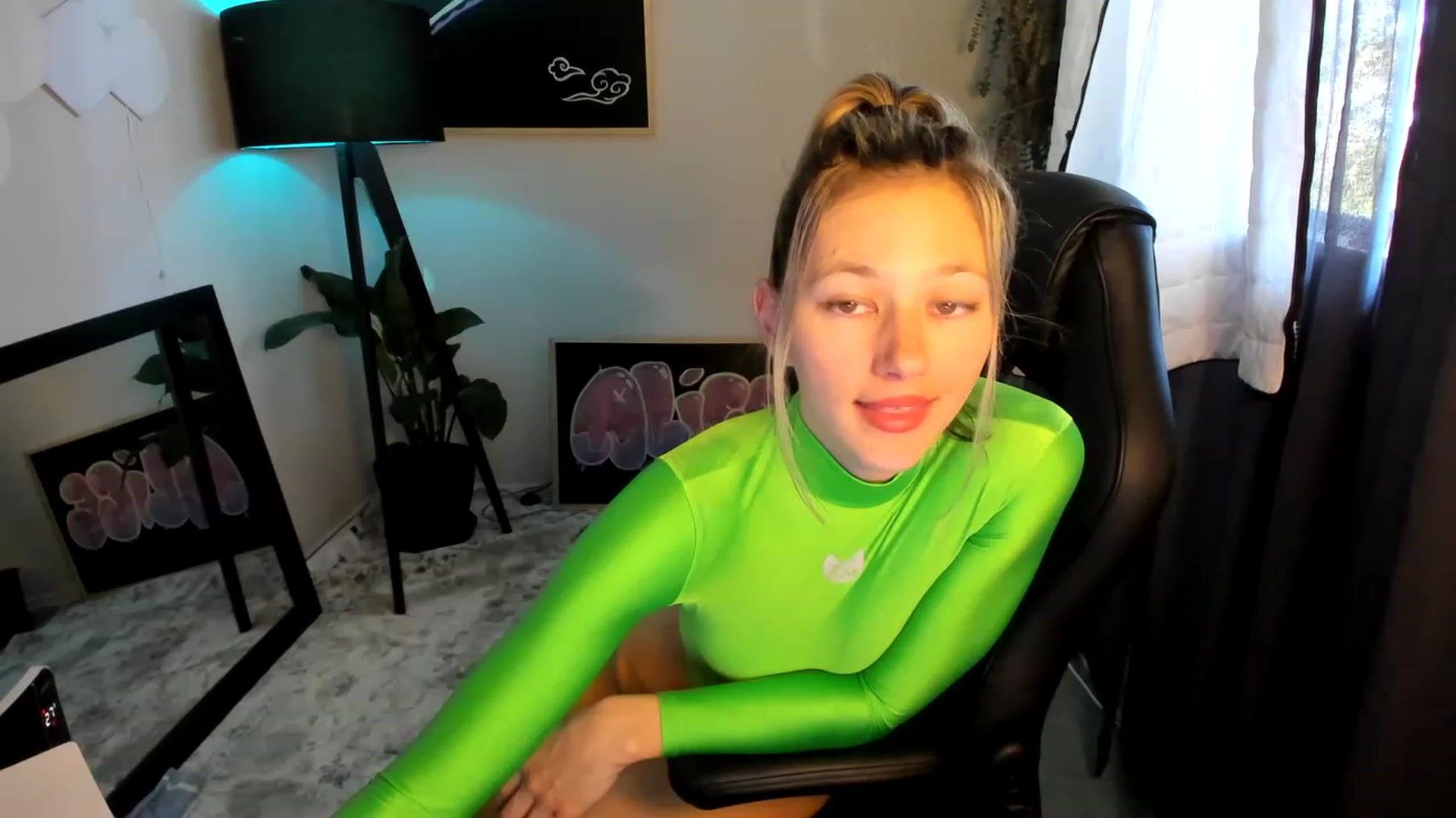 Gallery image thumbnail from Alice_NZ's myfreecams stream on, 02/09/2023, 04:12 image 15 of 20