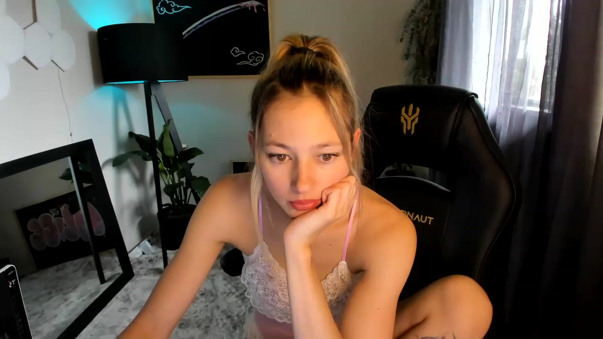 Gallery image thumbnail from Alice_NZ's myfreecams stream on, 02/11/2023, 03:28 image 3 of 20