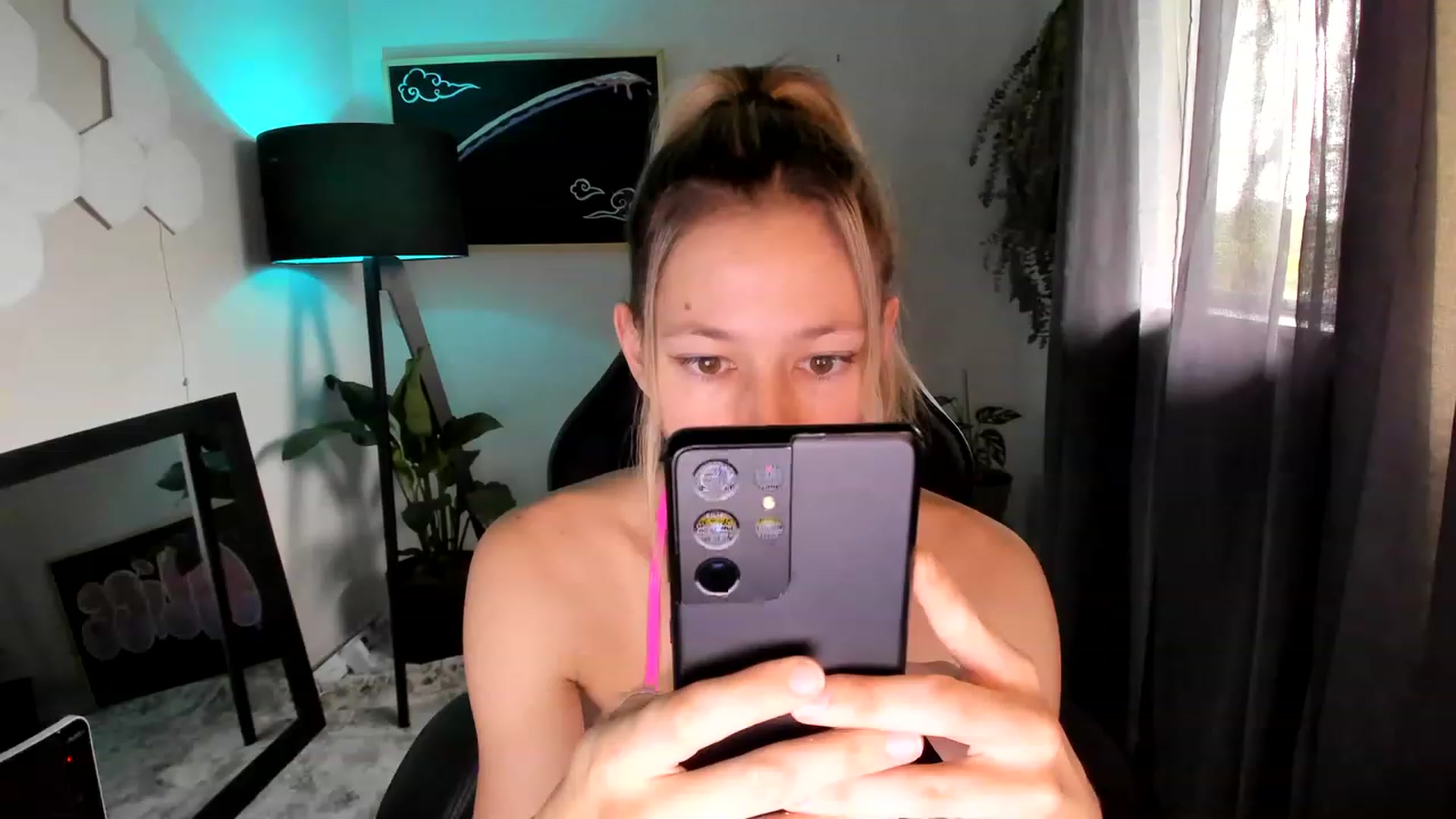 Gallery image thumbnail from Alice_NZ's myfreecams stream on, 02/12/2023, 01:22 image 6 of 20