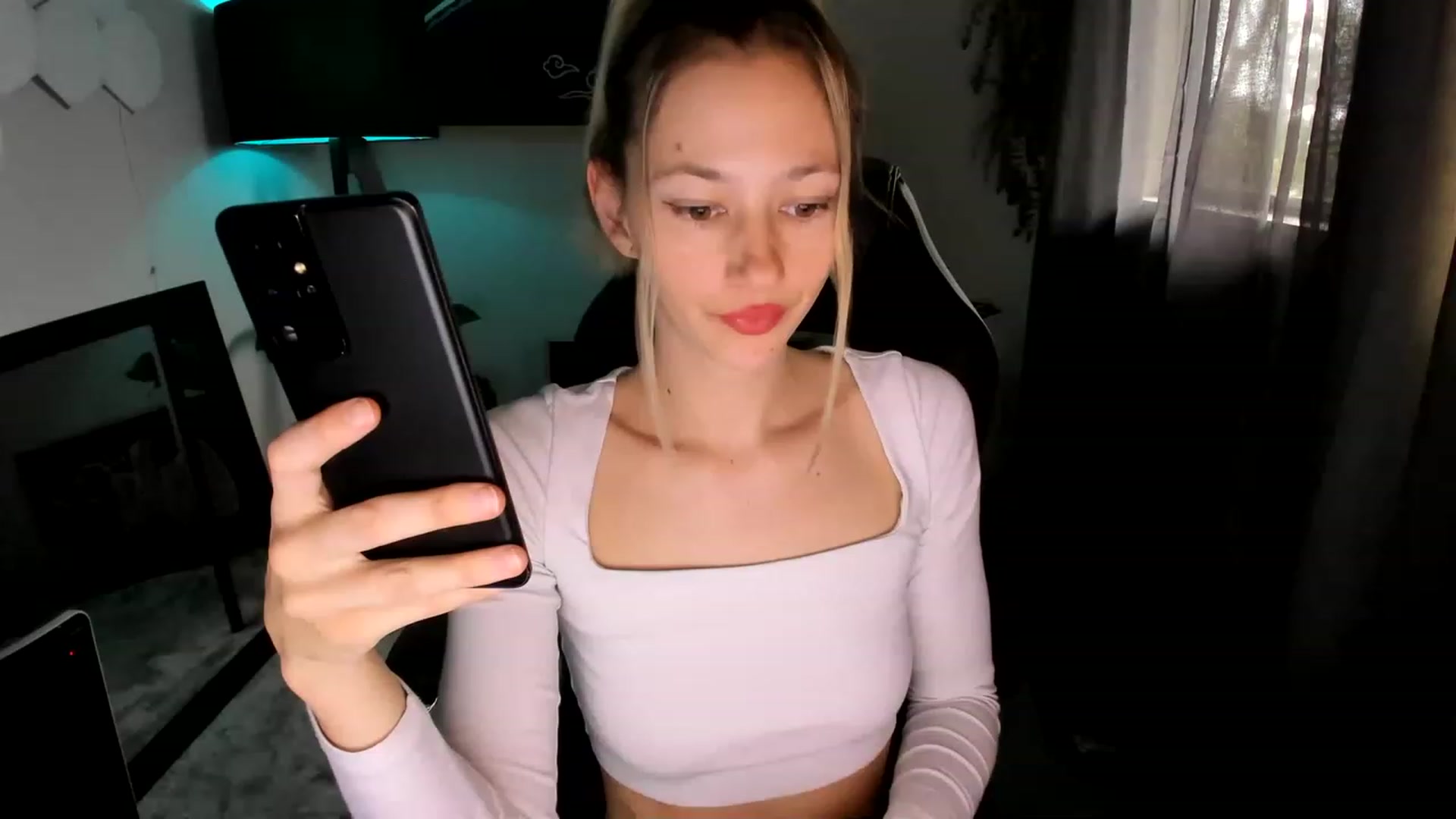 Gallery image thumbnail from Alice_NZ's myfreecams stream on, 02/13/2023, 01:45 image 2 of 20