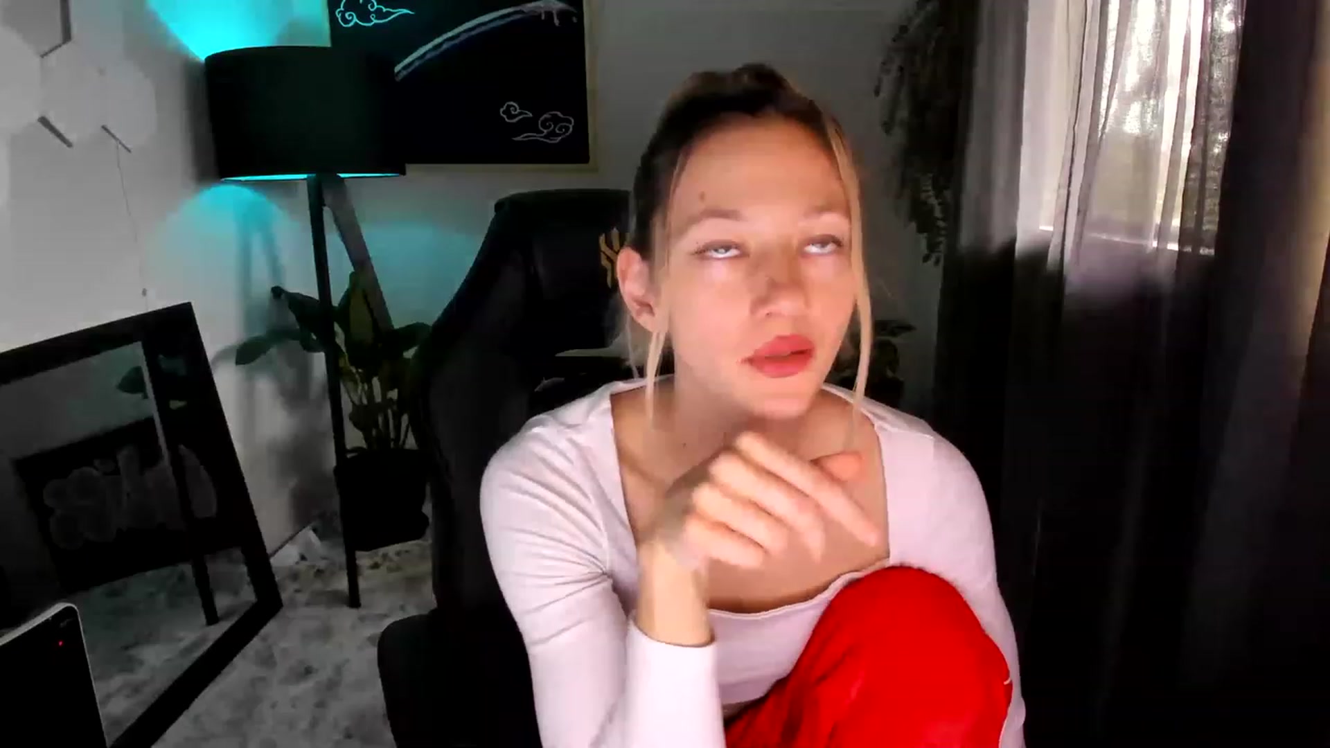 Gallery image thumbnail from Alice_NZ's myfreecams stream on, 02/13/2023, 01:45 image 5 of 20