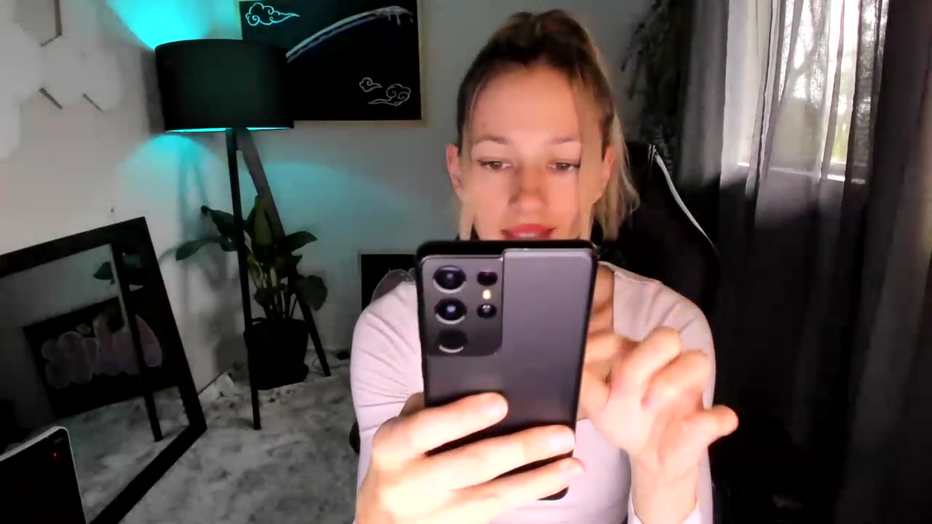 Gallery image thumbnail from Alice_NZ's myfreecams stream on, 02/13/2023, 01:45 image 10 of 20