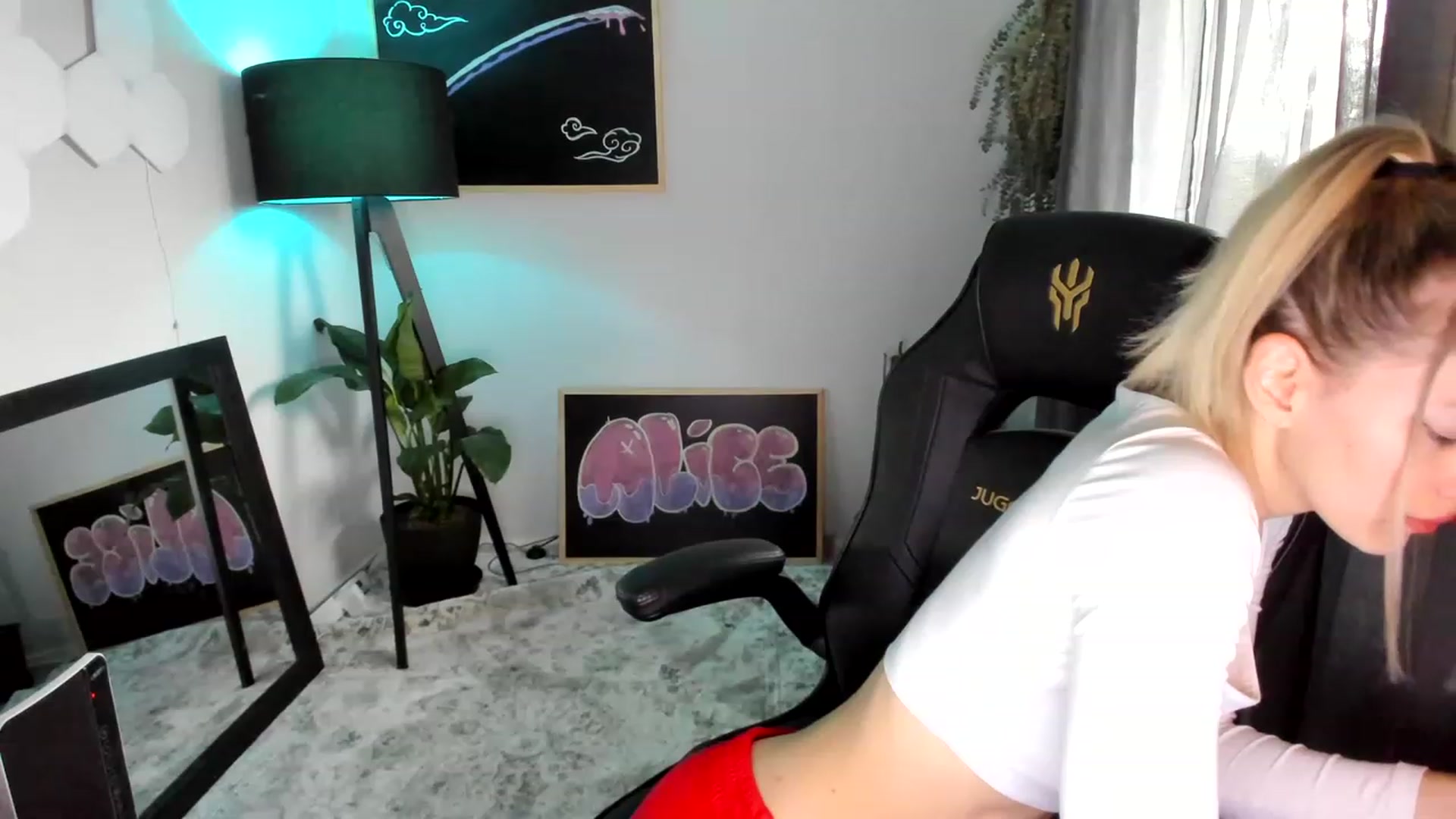 Gallery image thumbnail from Alice_NZ's myfreecams stream on, 02/13/2023, 02:13 image 13 of 20