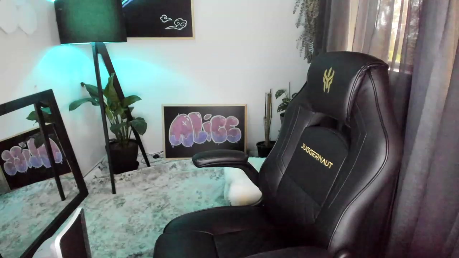 Gallery image thumbnail from Alice_NZ's myfreecams stream on, 02/14/2023, 07:22 image 15 of 20