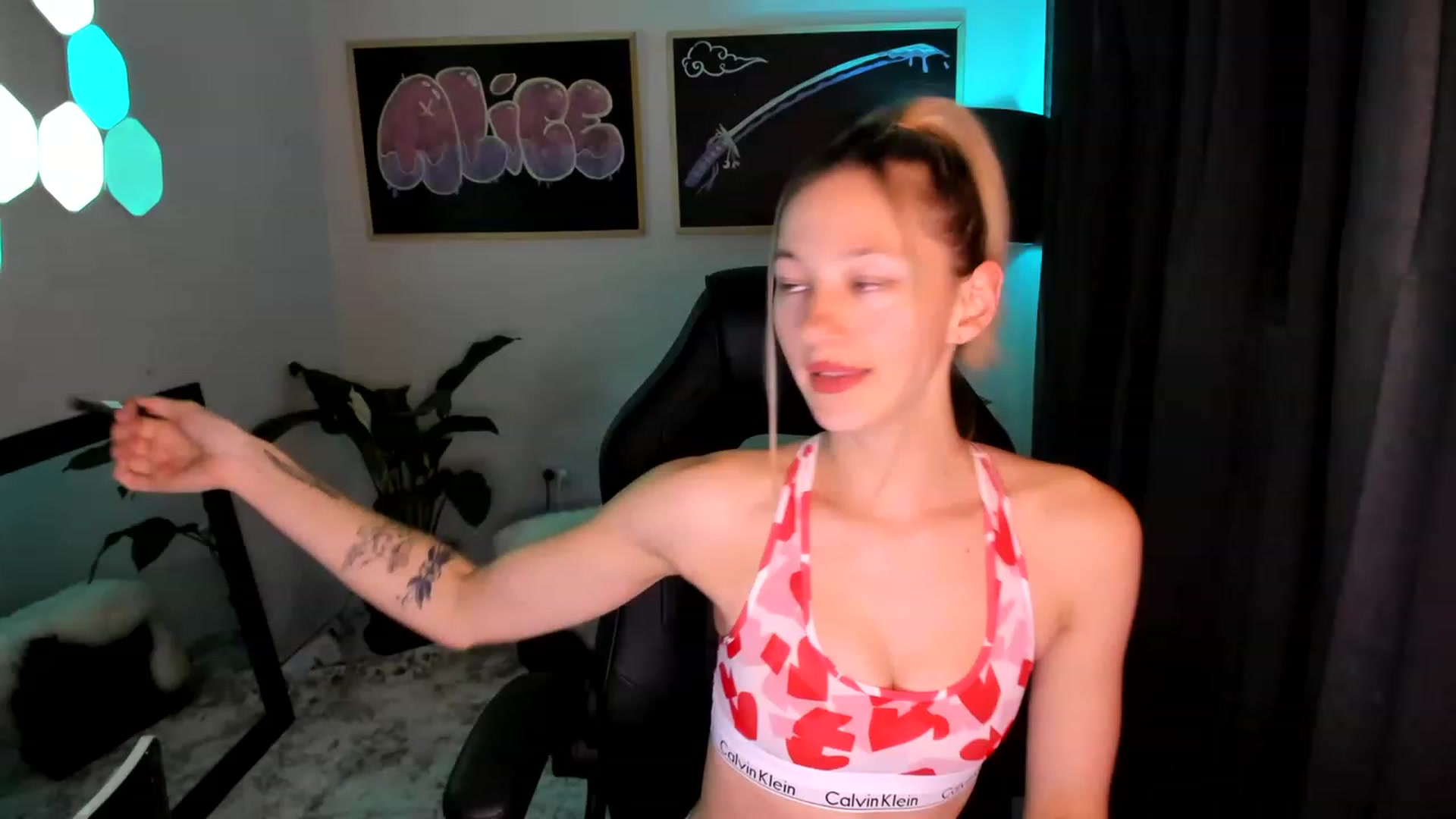 Gallery image thumbnail from Alice_NZ's myfreecams stream on, 02/15/2023, 08:57 image 14 of 20