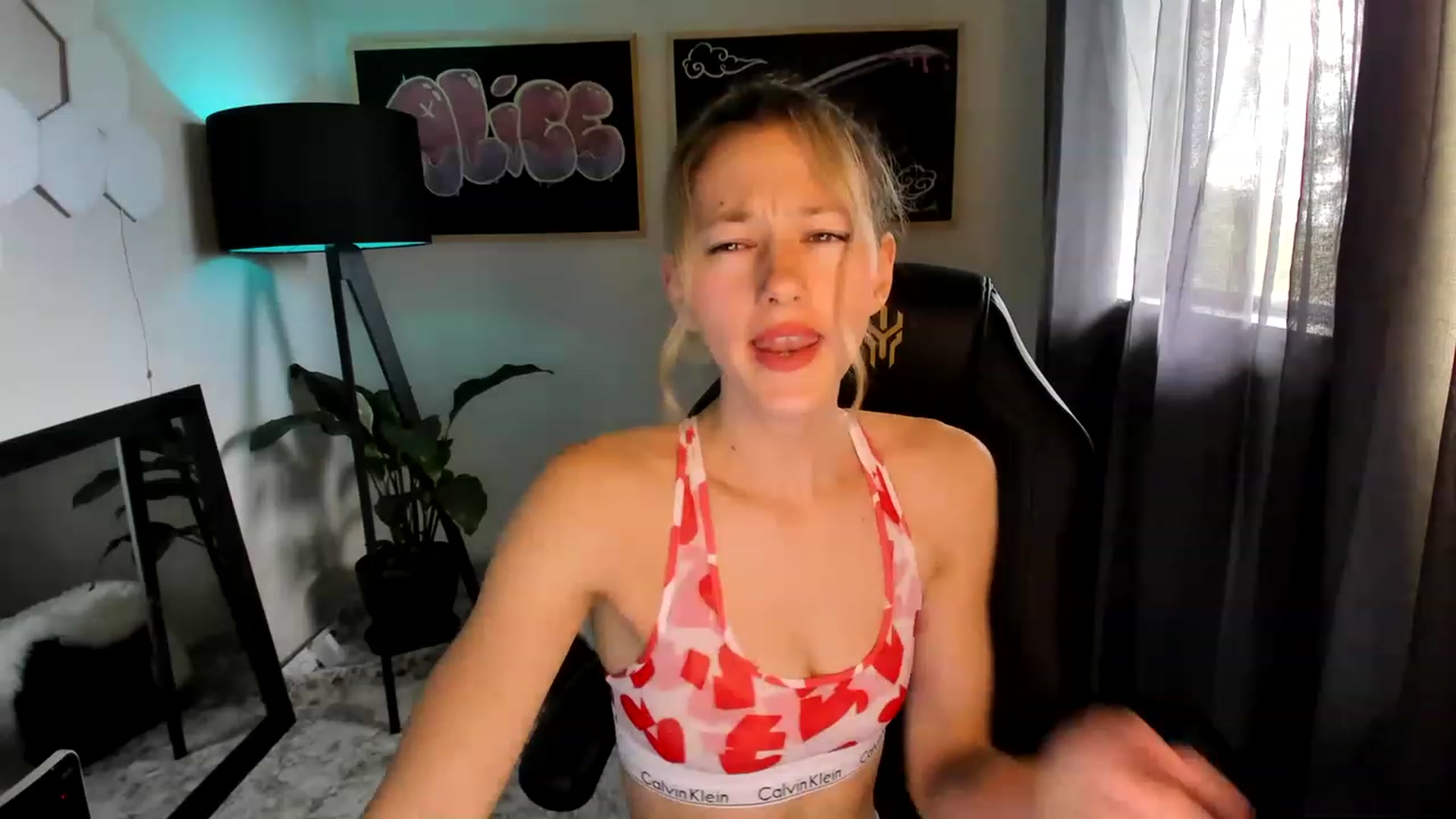 Gallery image thumbnail from Alice_NZ's myfreecams stream on, 02/16/2023, 24:01 image 3 of 20