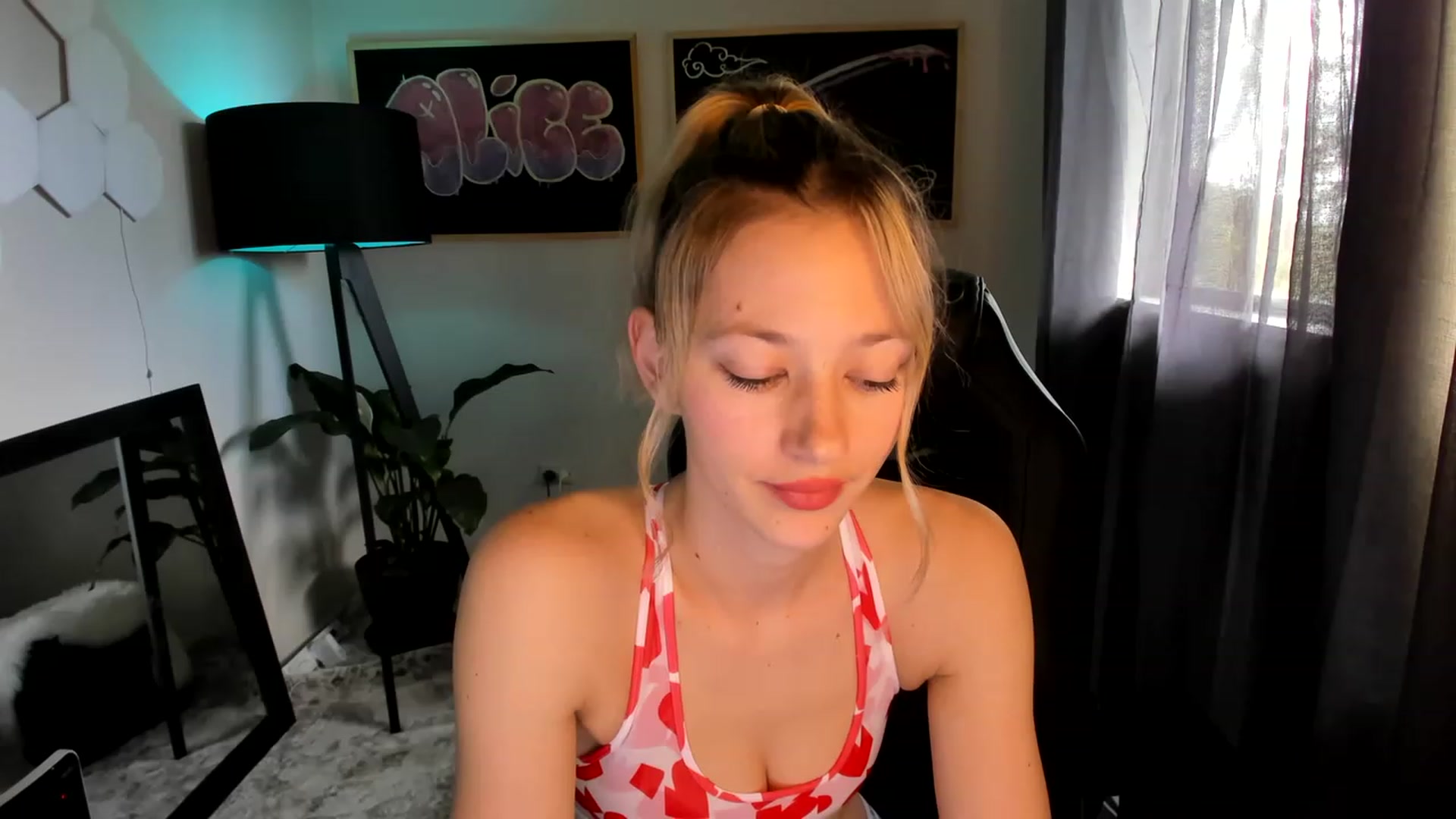 Gallery image thumbnail from Alice_NZ's myfreecams stream on, 02/16/2023, 24:01 image 4 of 20