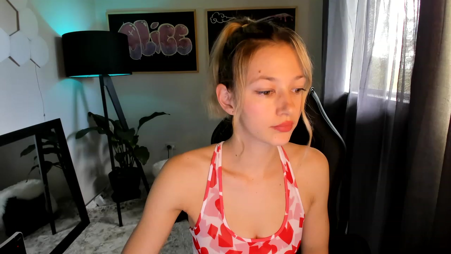 Gallery image thumbnail from Alice_NZ's myfreecams stream on, 02/16/2023, 24:01 image 7 of 20