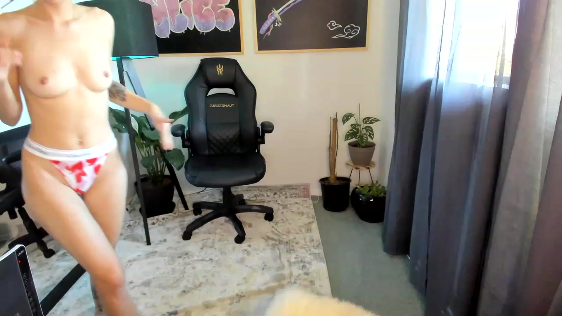 Gallery image thumbnail from Alice_NZ's myfreecams stream on, 02/16/2023, 03:40 image 14 of 20