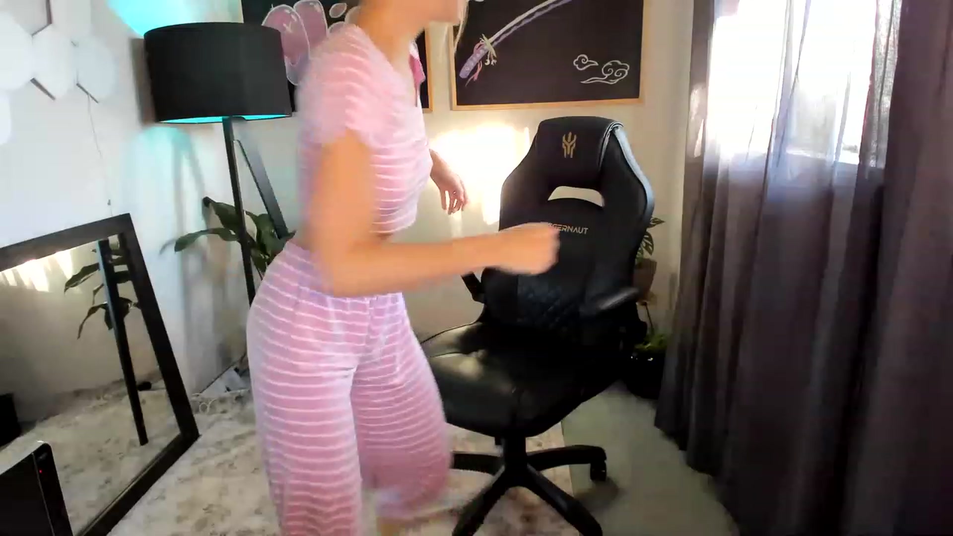 Gallery image thumbnail from Alice_NZ's myfreecams stream on, 02/17/2023, 06:15 image 16 of 20