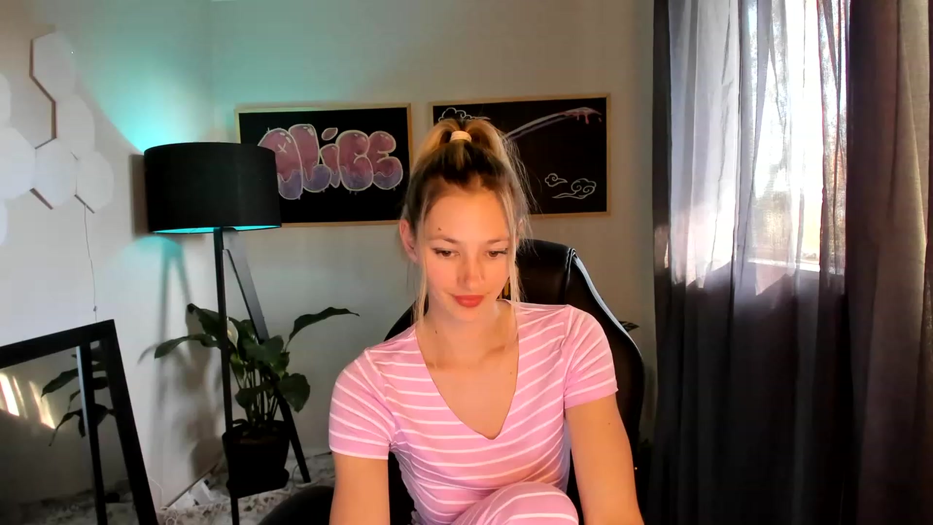 Gallery image thumbnail from Alice_NZ's myfreecams stream on, 02/17/2023, 06:15 image 9 of 20