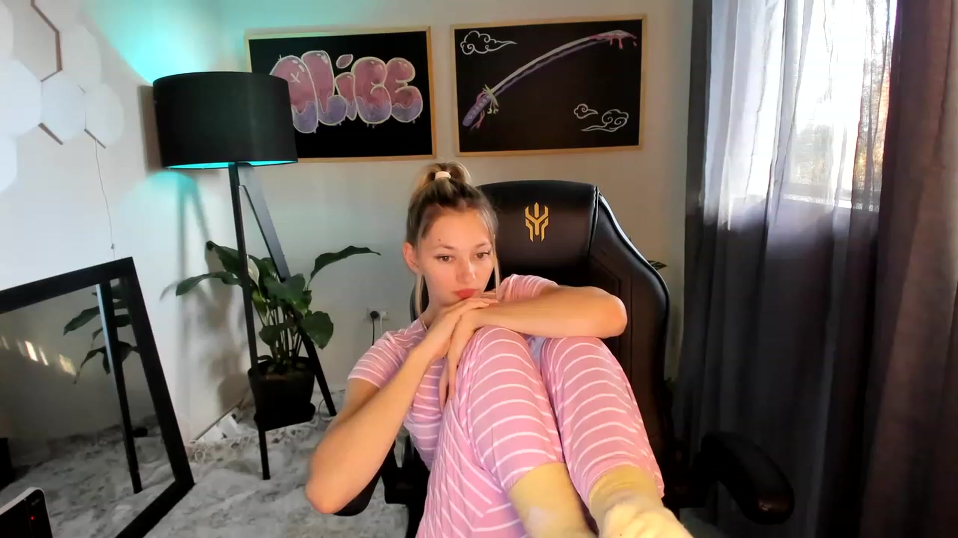 Gallery image thumbnail from Alice_NZ's myfreecams stream on, 02/17/2023, 06:15 image 6 of 20