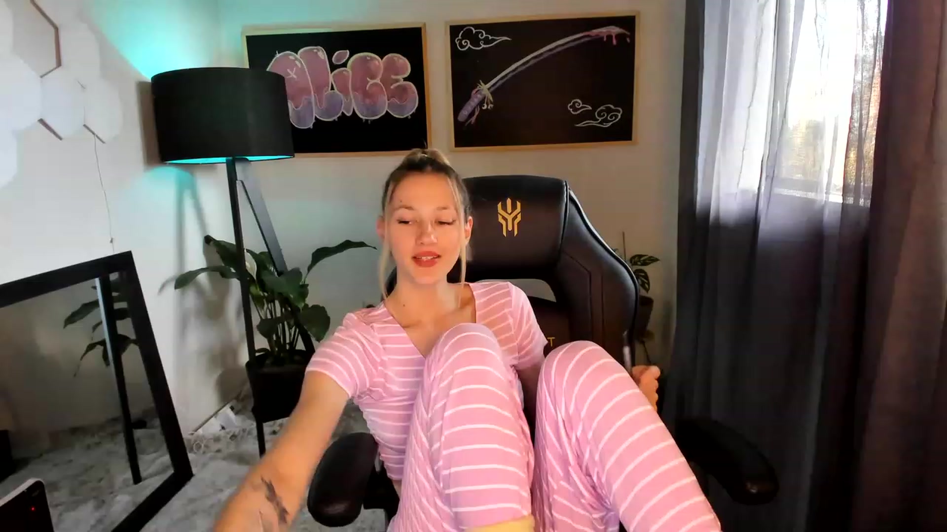 Gallery image thumbnail from Alice_NZ's myfreecams stream on, 02/17/2023, 06:15 image 3 of 20