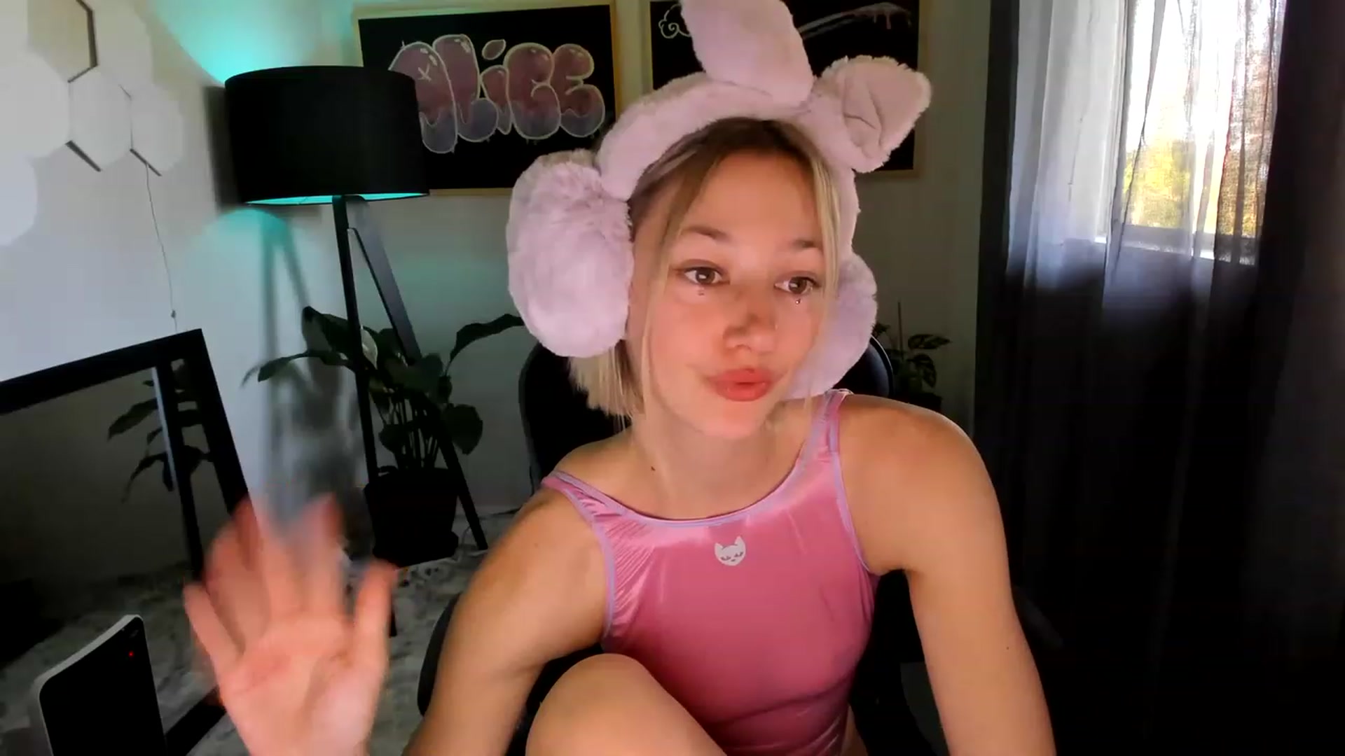 Gallery image thumbnail from Alice_NZ's myfreecams stream on, 02/19/2023, 03:11 image 18 of 20