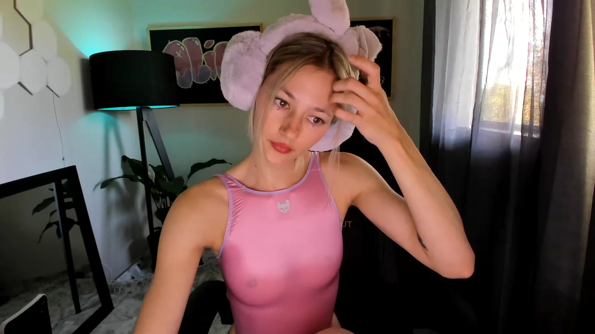 Gallery image thumbnail from Alice_NZ's myfreecams stream on, 02/19/2023, 03:11 image 4 of 20
