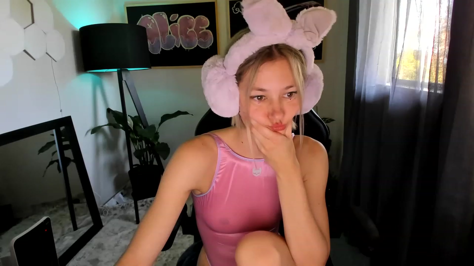 Gallery image thumbnail from Alice_NZ's myfreecams stream on, 02/19/2023, 03:11 image 20 of 20