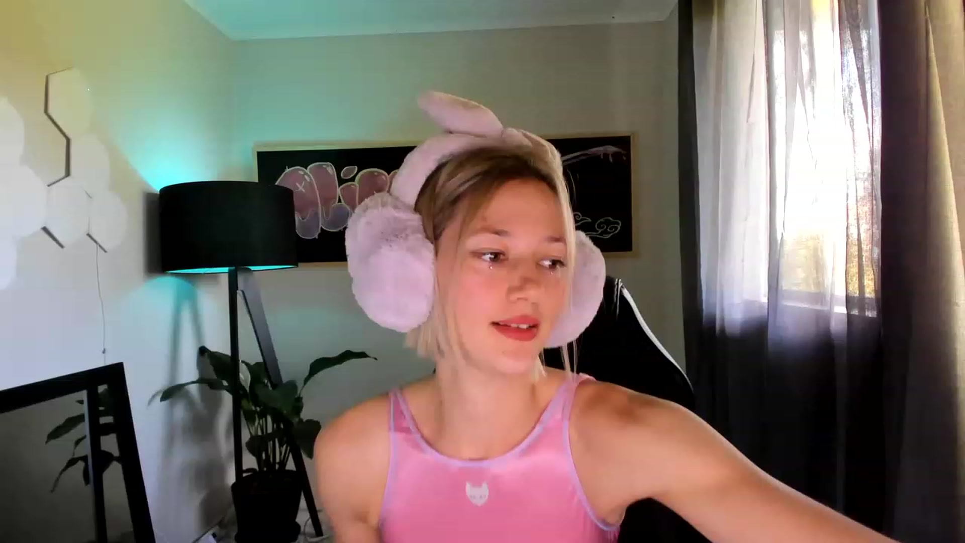 Gallery image thumbnail from Alice_NZ's myfreecams stream on, 02/19/2023, 03:11 image 1 of 20