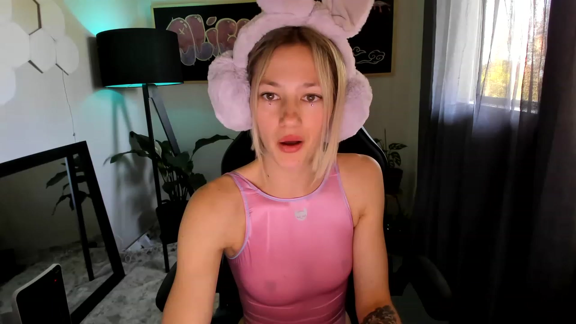 Gallery image thumbnail from Alice_NZ's myfreecams stream on, 02/19/2023, 03:11 image 16 of 20