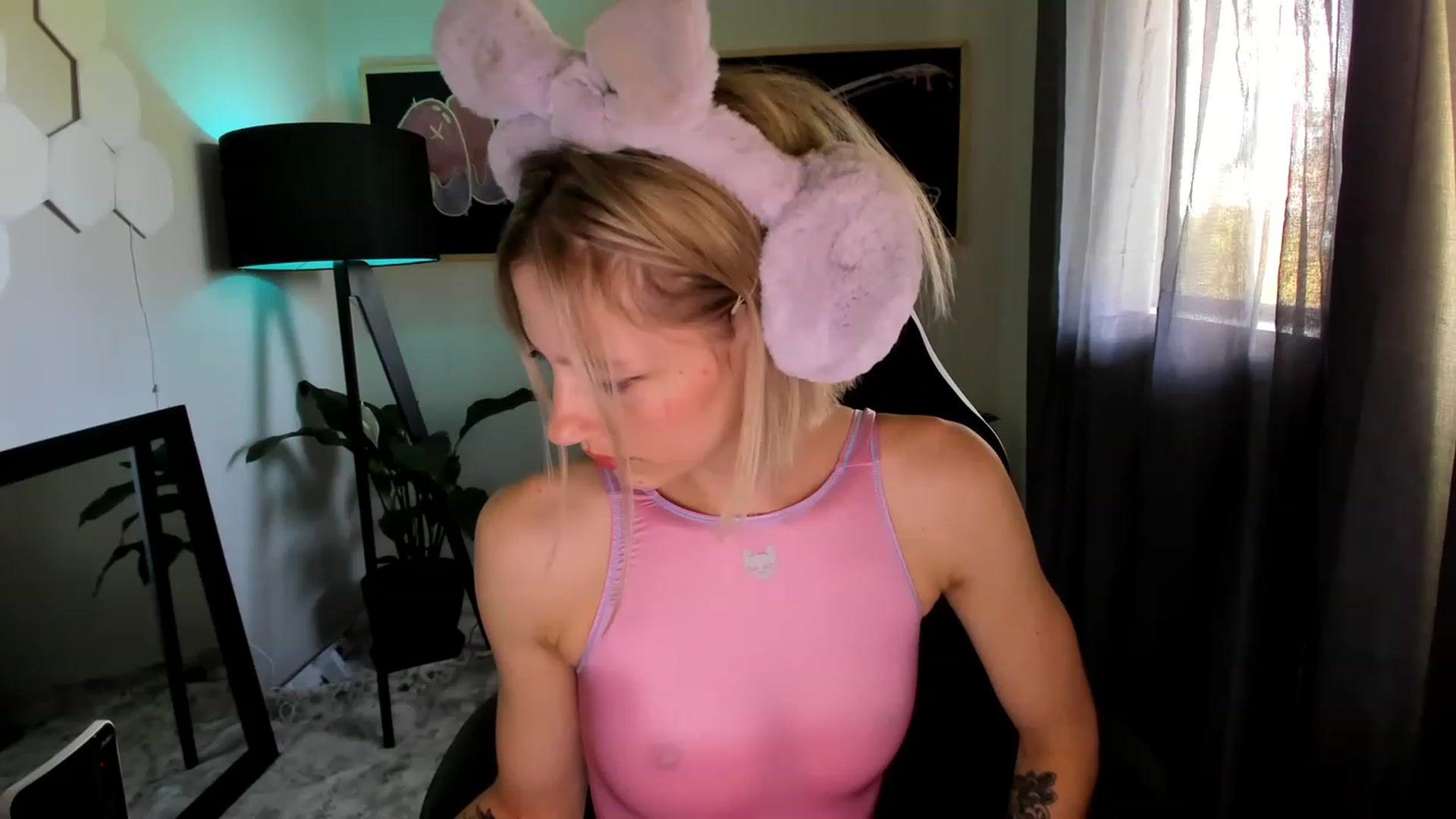 Gallery image thumbnail from Alice_NZ's myfreecams stream on, 02/19/2023, 03:11 image 2 of 20