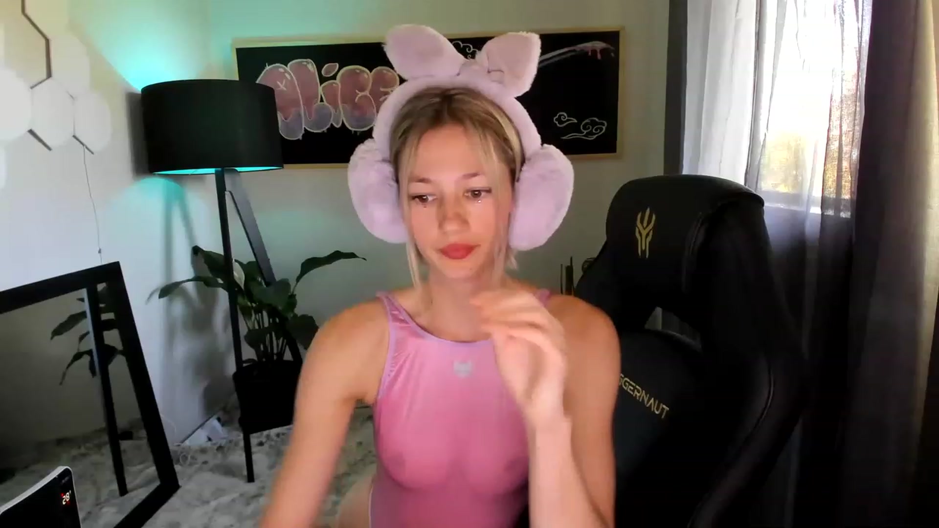 Gallery image thumbnail from Alice_NZ's myfreecams stream on, 02/19/2023, 03:11 image 8 of 20