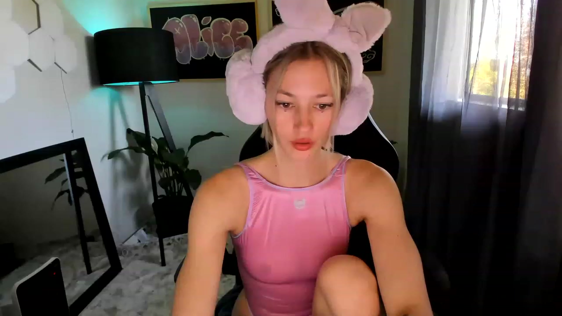 Gallery image thumbnail from Alice_NZ's myfreecams stream on, 02/19/2023, 03:11 image 19 of 20
