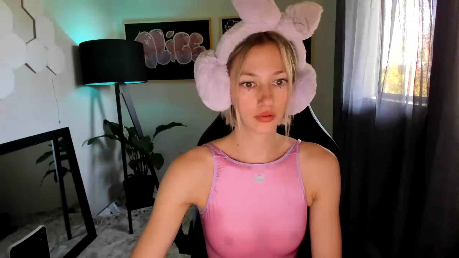 Gallery image thumbnail from Alice_NZ's myfreecams stream on, 02/19/2023, 03:21 image 15 of 20