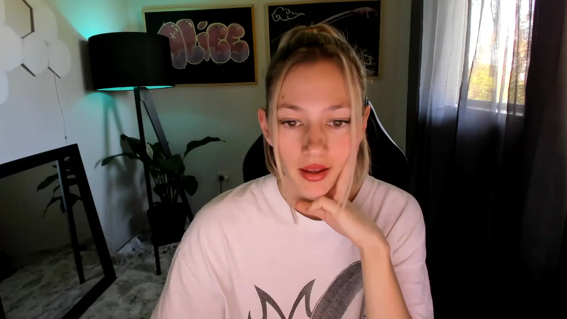 Gallery image thumbnail from Alice_NZ's myfreecams stream on, 02/21/2023, 02:44 image 18 of 20