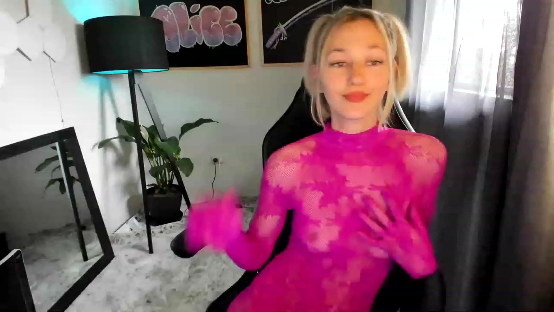 Gallery image thumbnail from Alice_NZ's myfreecams stream on, 02/23/2023, 24:37 image 15 of 20