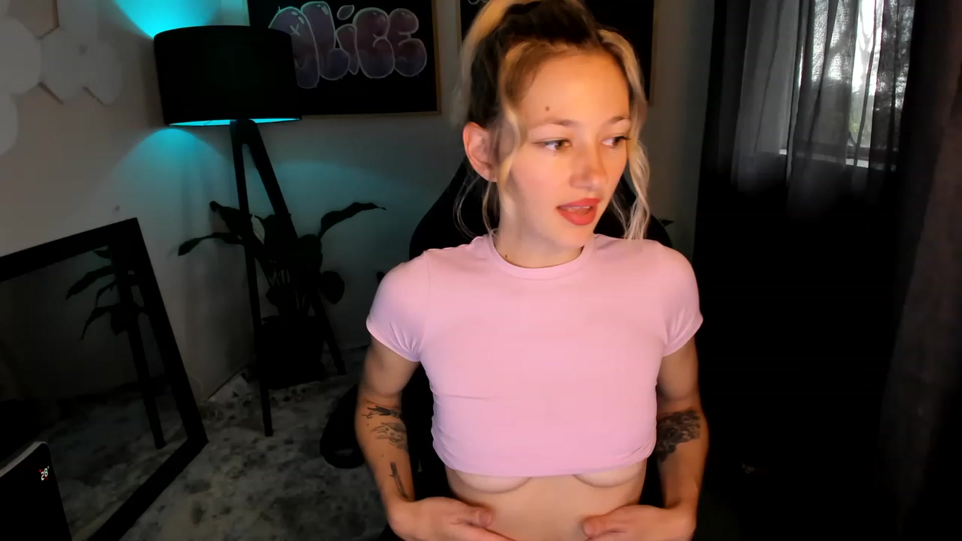 Gallery image thumbnail from Alice_NZ's myfreecams stream on, 02/24/2023, 24:55 image 3 of 20