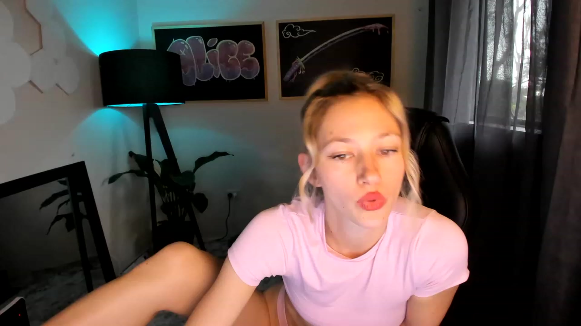 Gallery image thumbnail from Alice_NZ's myfreecams stream on, 02/24/2023, 24:55 image 11 of 20