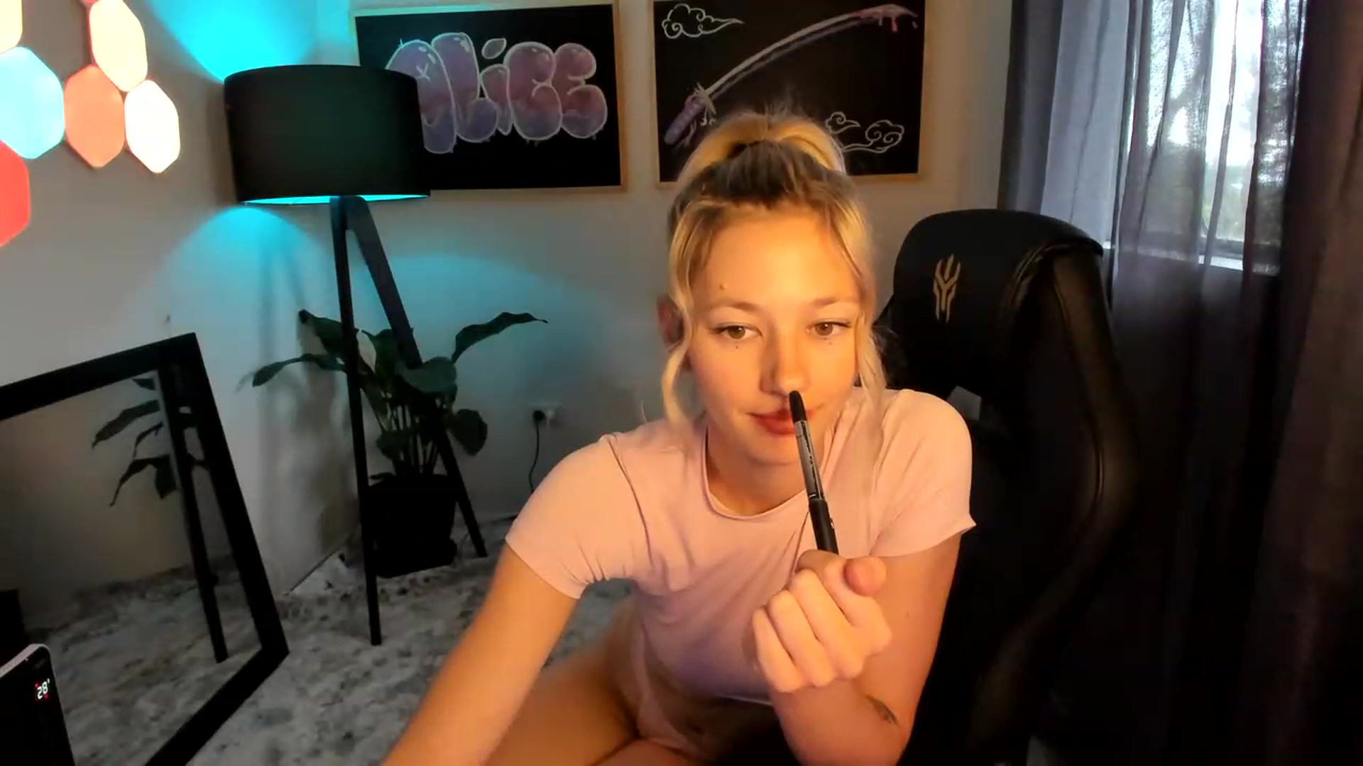 Gallery image thumbnail from Alice_NZ's myfreecams stream on, 02/24/2023, 02:24 image 13 of 20
