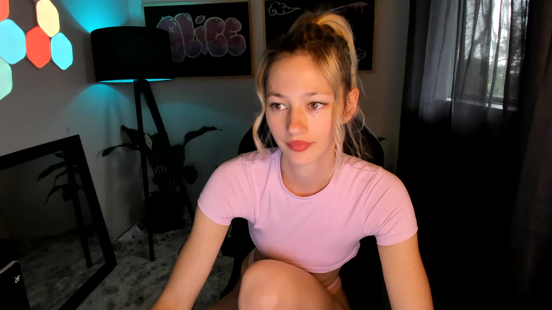 Gallery image thumbnail from Alice_NZ's myfreecams stream on, 02/24/2023, 02:24 image 14 of 20