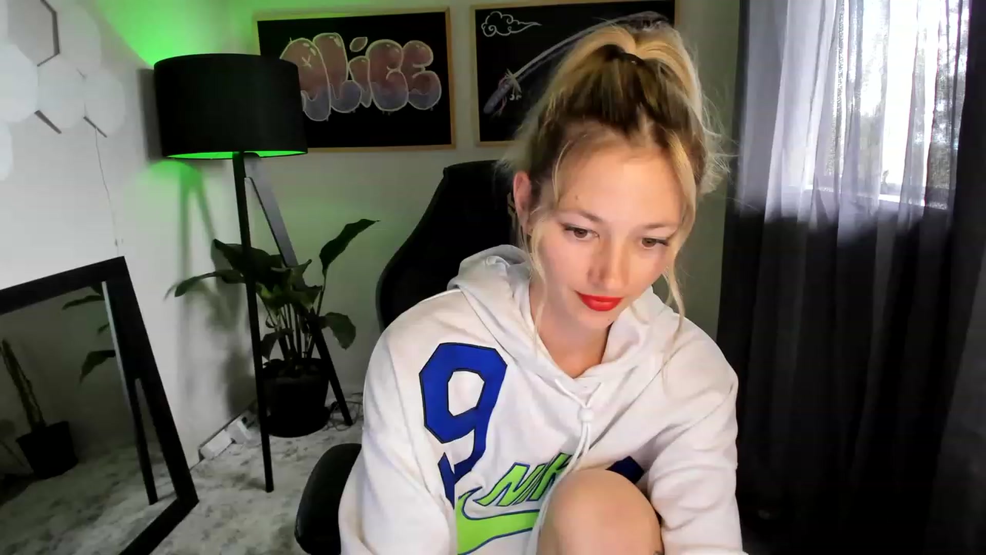 Gallery image thumbnail from Alice_NZ's myfreecams stream on, 03/27/2023, 03:31 image 20 of 20