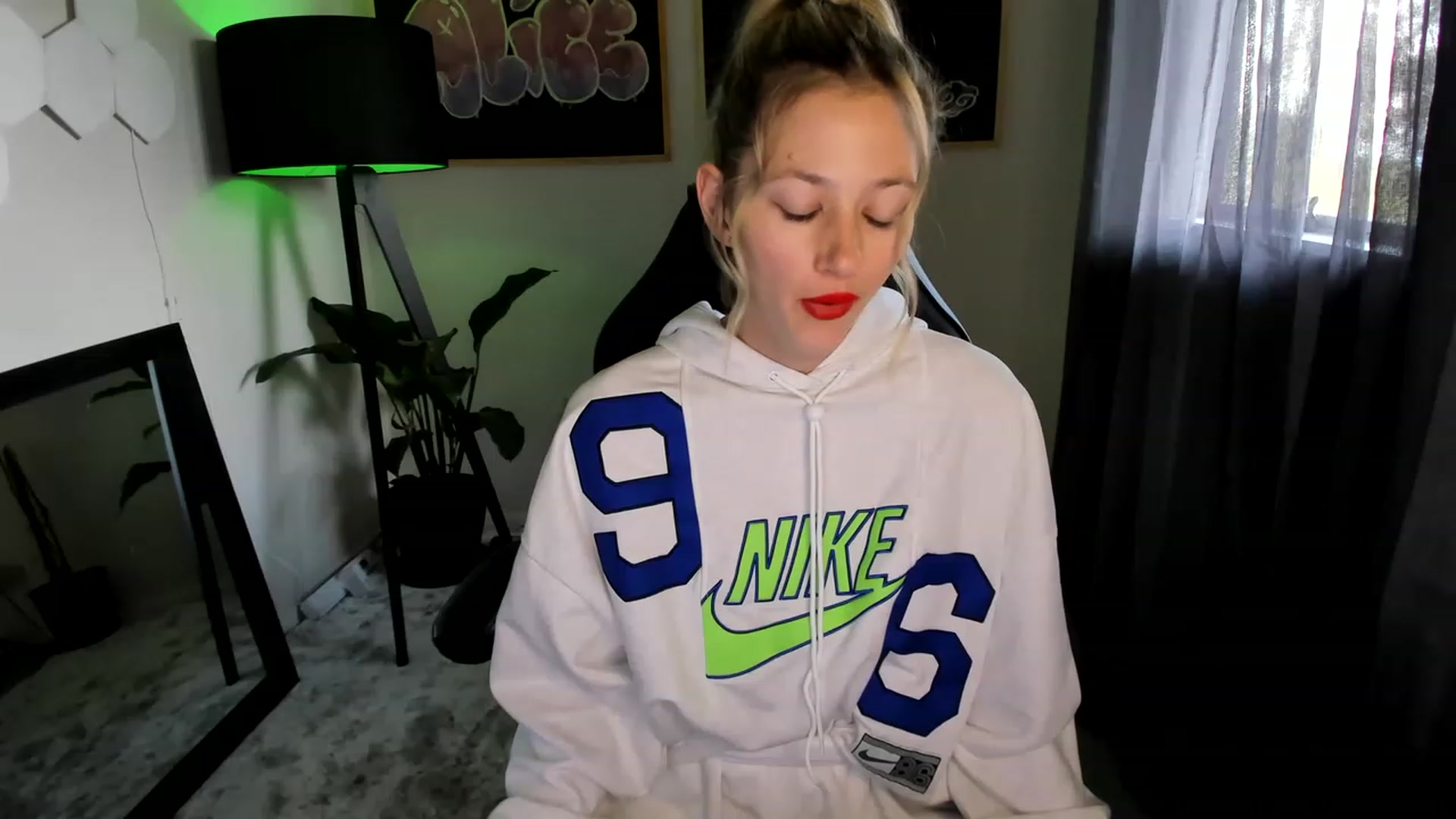 Gallery image thumbnail from Alice_NZ's myfreecams stream on, 03/27/2023, 03:31 image 11 of 20