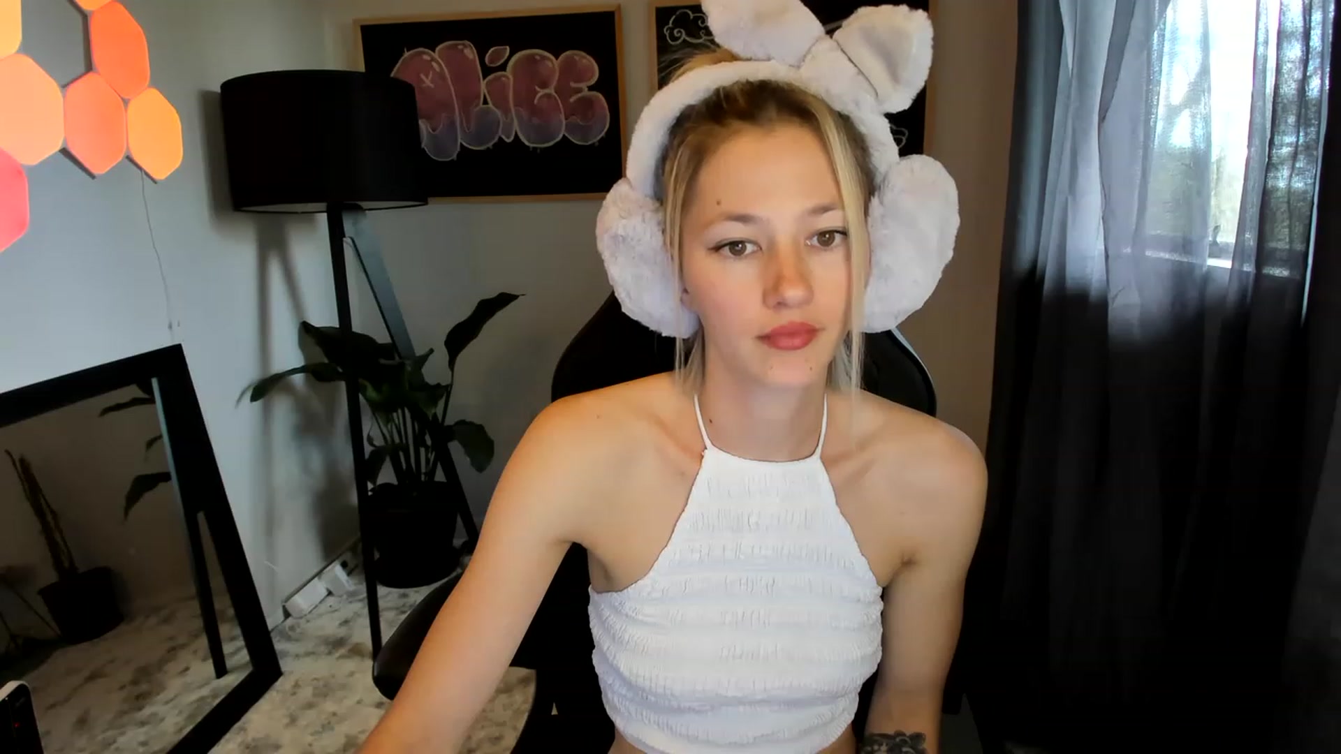 Gallery image thumbnail from Alice_NZ's myfreecams stream on, 03/30/2023, 23:55 image 12 of 20