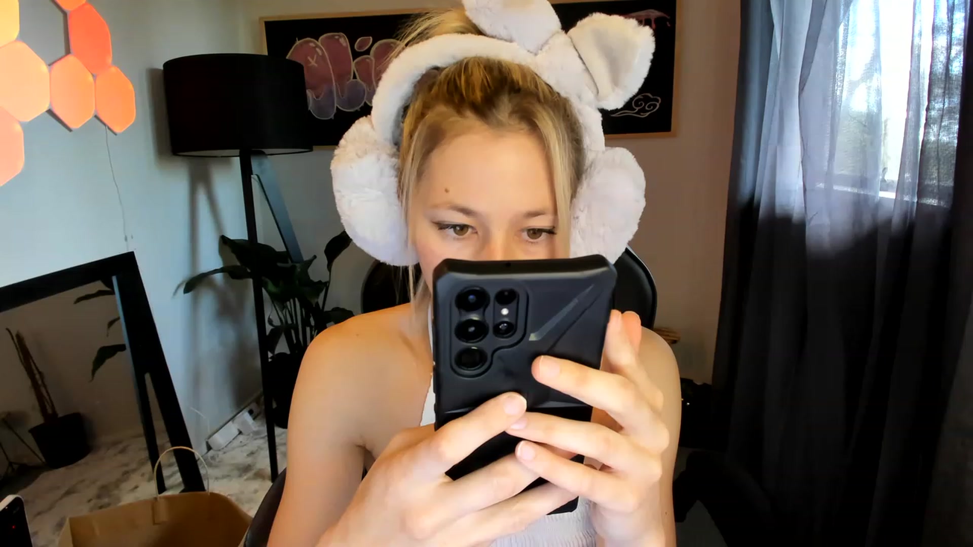 Gallery image thumbnail from Alice_NZ's myfreecams stream on, 03/30/2023, 23:55 image 9 of 20