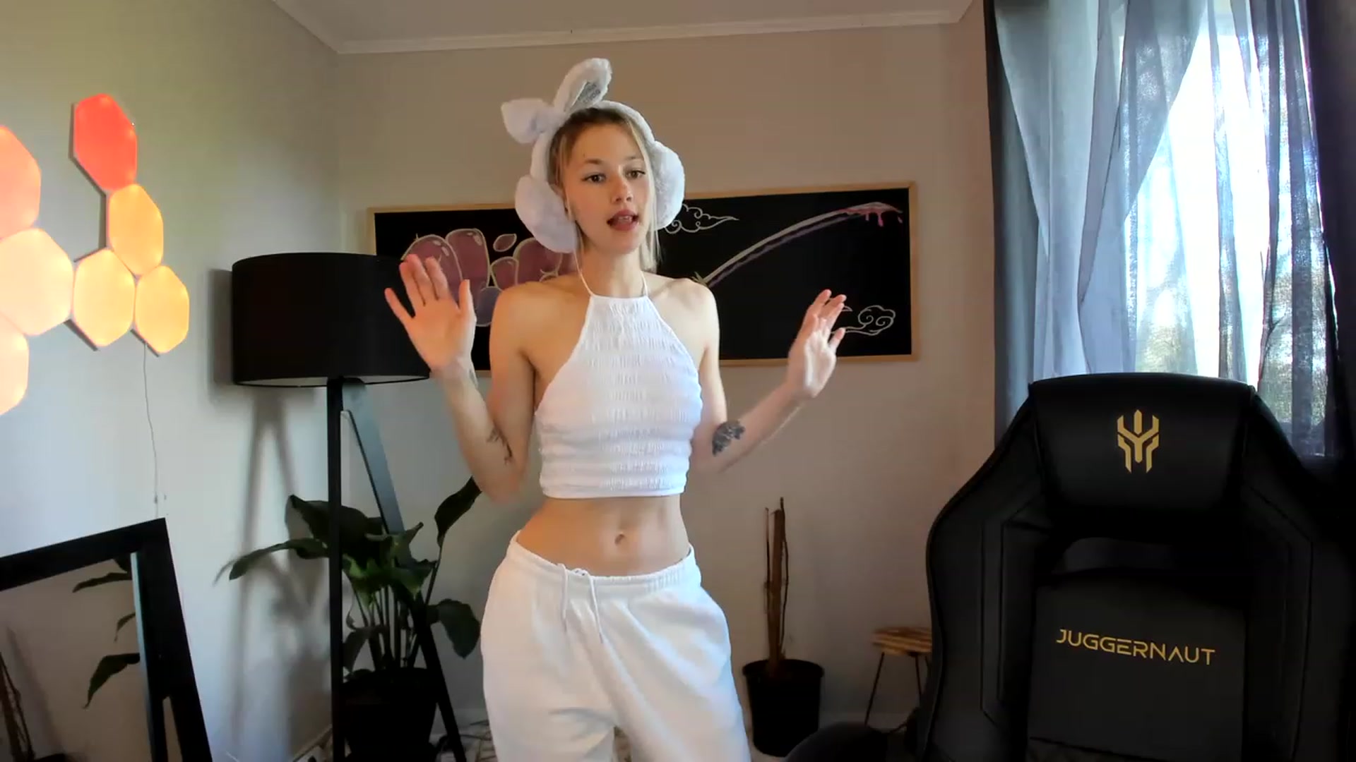Gallery image thumbnail from Alice_NZ's myfreecams stream on, 03/30/2023, 23:55 image 4 of 20