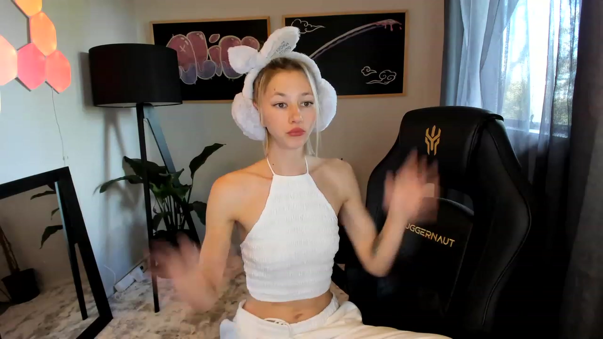 Gallery image thumbnail from Alice_NZ's myfreecams stream on, 03/30/2023, 23:55 image 3 of 20