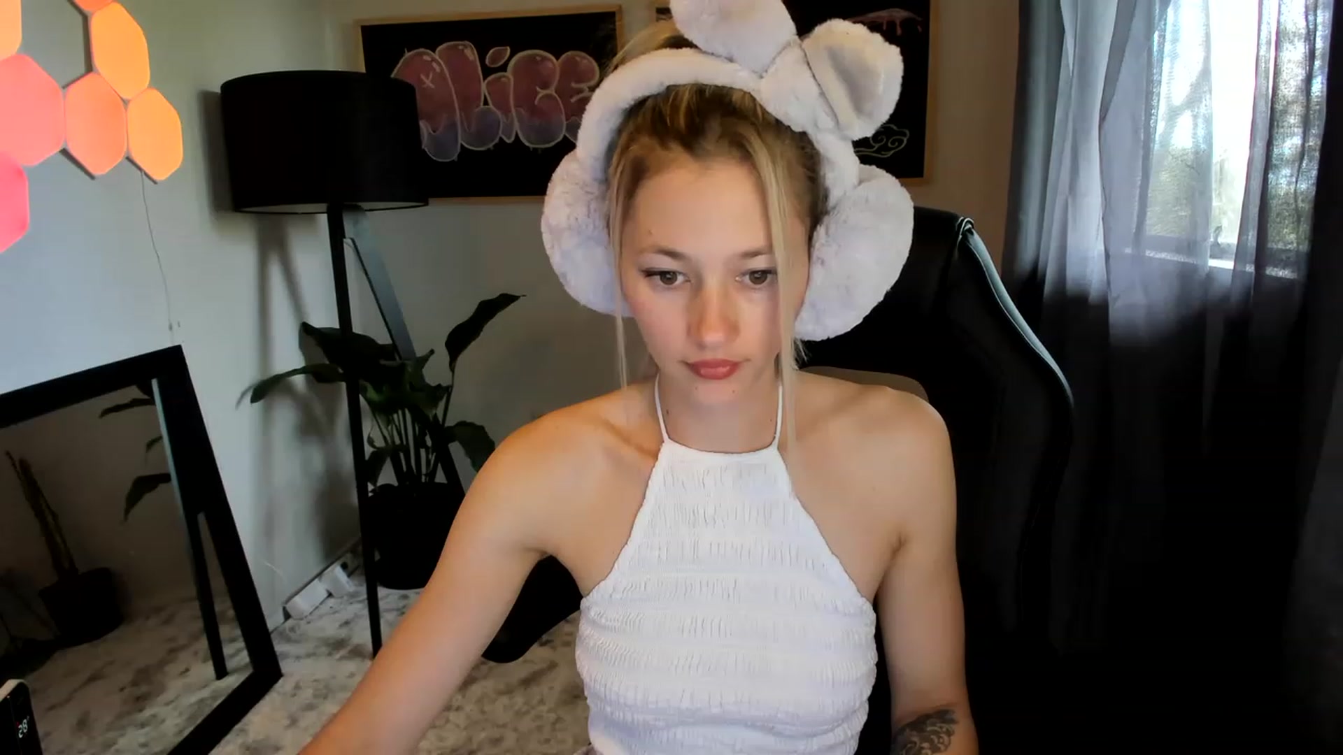 Gallery image thumbnail from Alice_NZ's myfreecams stream on, 03/30/2023, 23:55 image 17 of 20