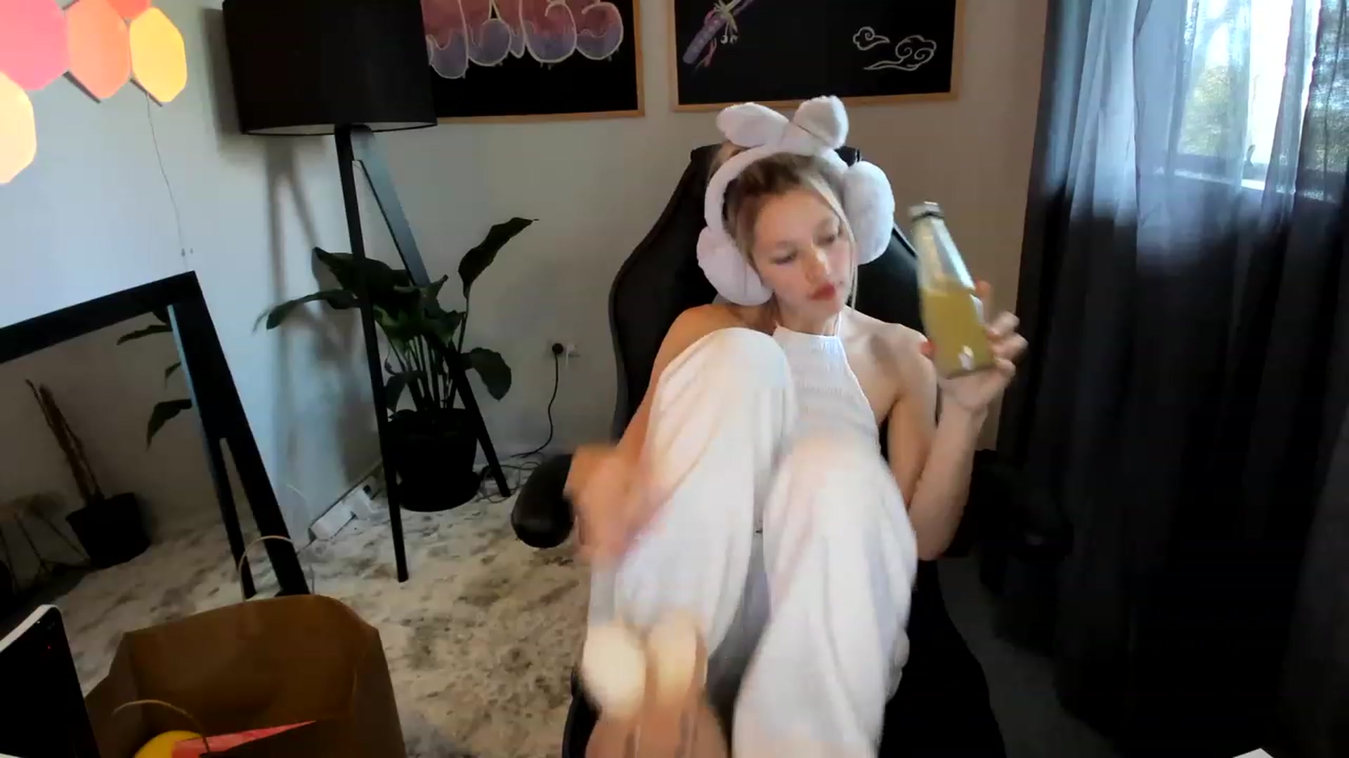 Gallery image thumbnail from Alice_NZ's myfreecams stream on, 03/30/2023, 23:55 image 7 of 20