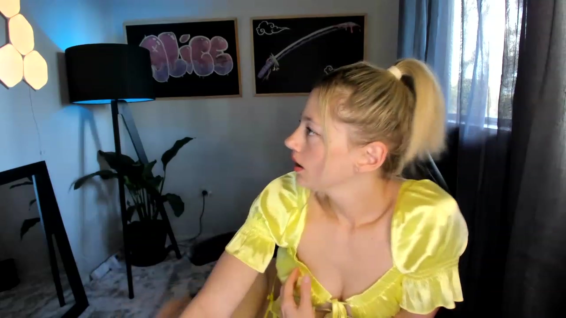 Gallery image thumbnail from Alice_NZ's myfreecams stream on, 04/10/2023, 05:13 image 11 of 20