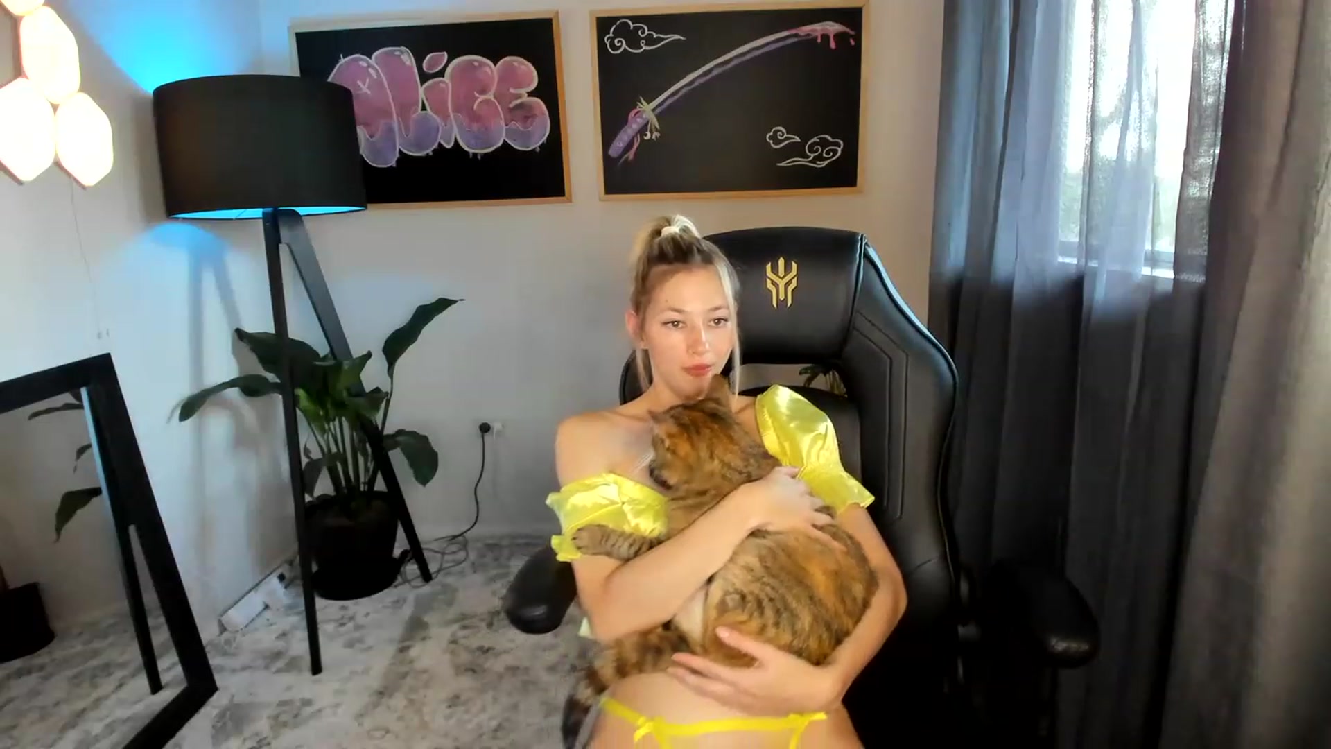 Gallery image thumbnail from Alice_NZ's myfreecams stream on, 04/10/2023, 05:13 image 20 of 20