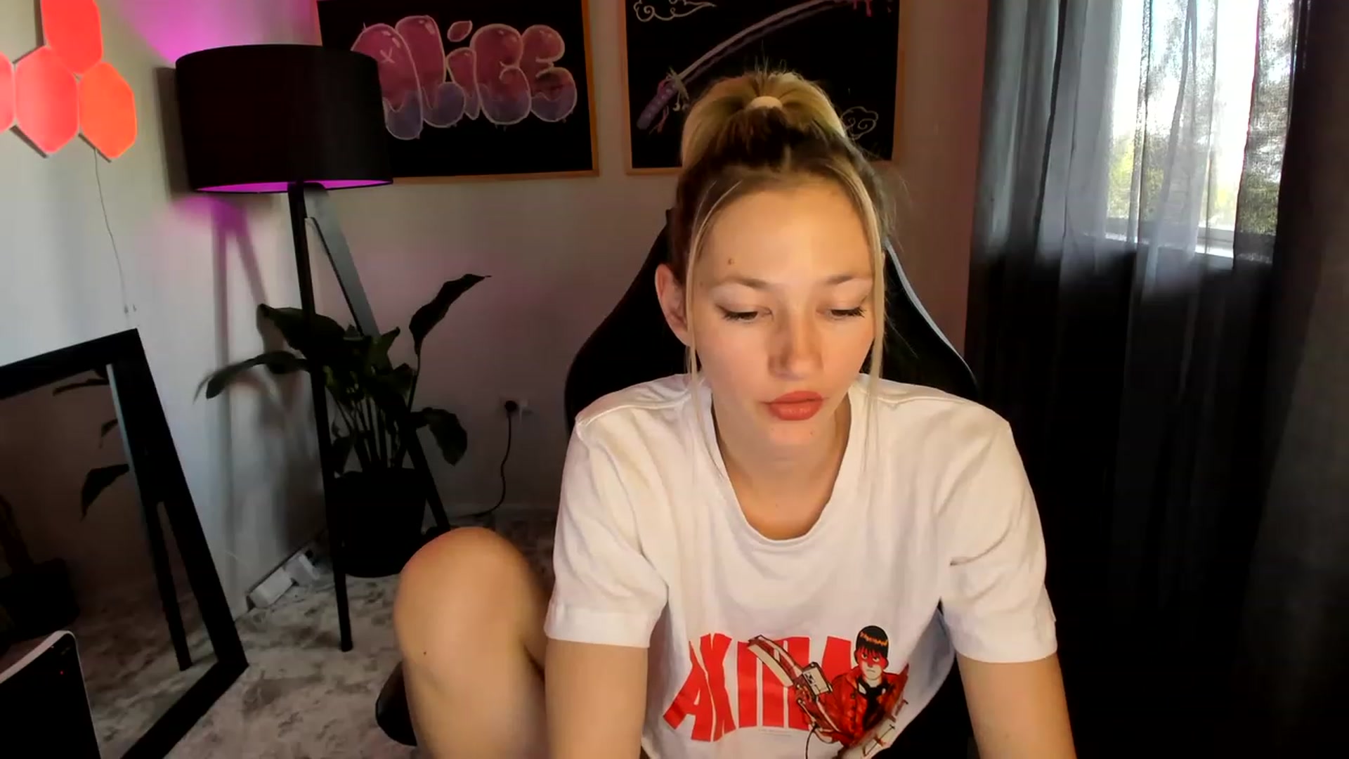 Gallery image thumbnail from Alice_NZ's myfreecams stream on, 04/12/2023, 23:53 image 14 of 20