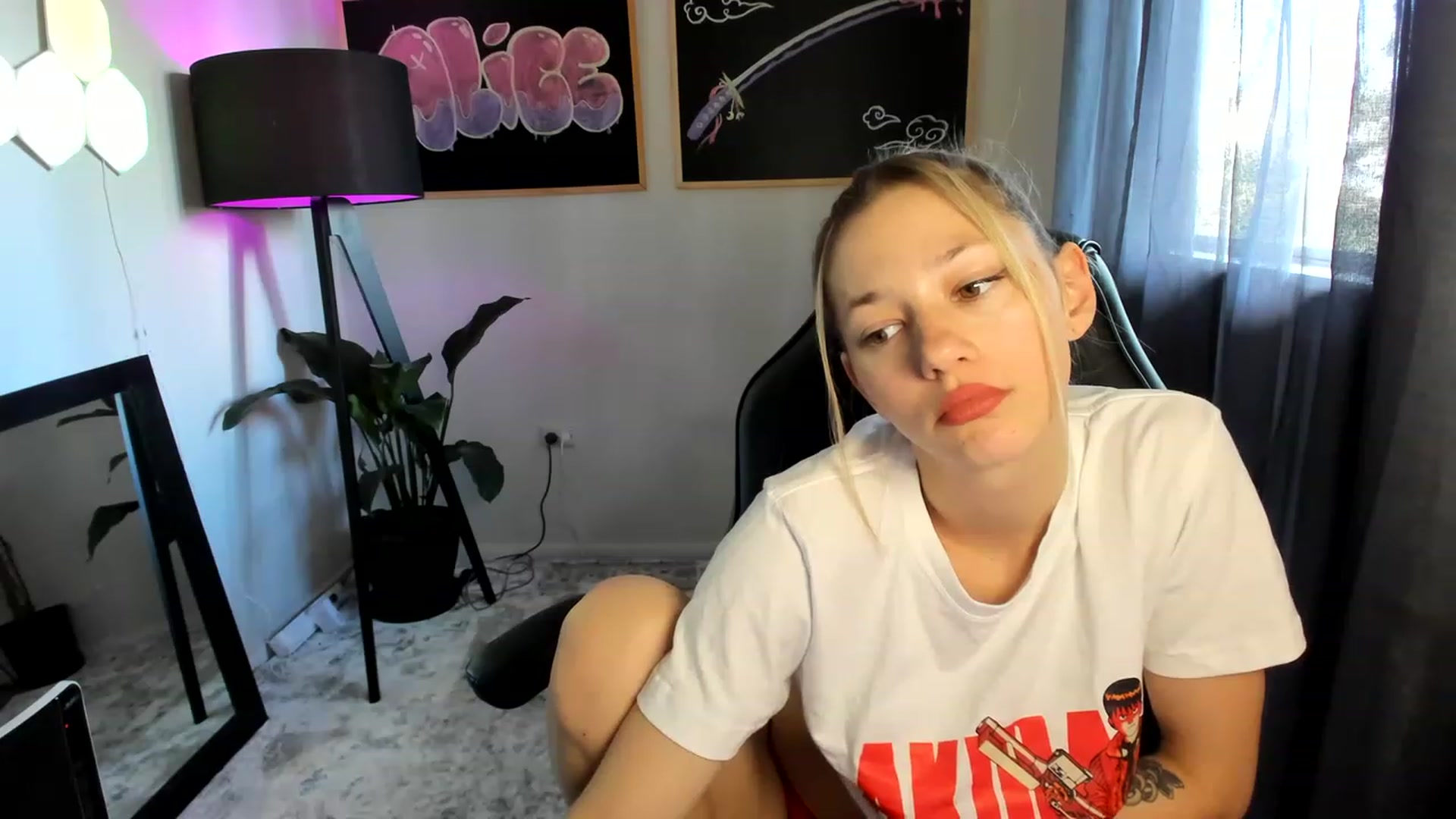 Gallery image thumbnail from Alice_NZ's myfreecams stream on, 04/12/2023, 23:53 image 17 of 20