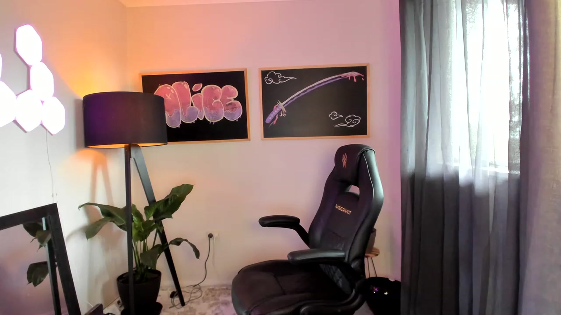Gallery image thumbnail from Alice_NZ's myfreecams stream on, 04/15/2023, 05:03 image 8 of 20