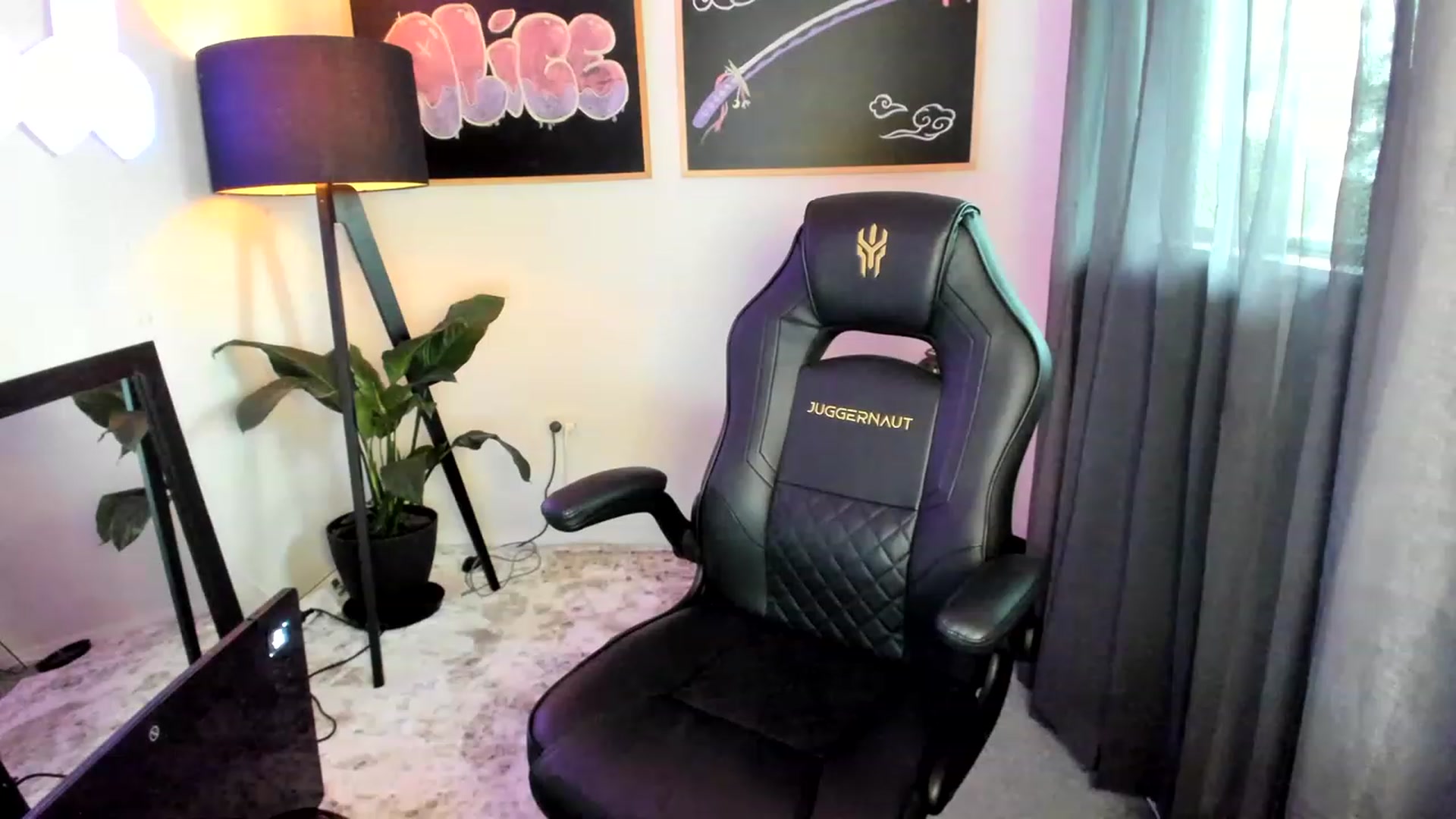 Gallery image thumbnail from Alice_NZ's myfreecams stream on, 04/15/2023, 05:13 image 8 of 20